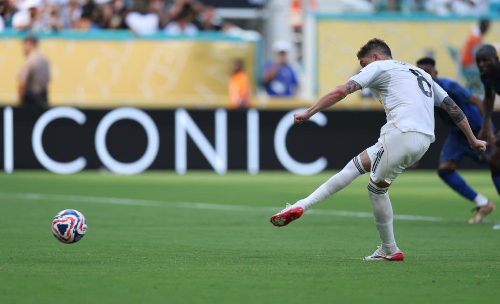 德甲半场：努萨禁区内倒地未判，门兴0-0莱比锡